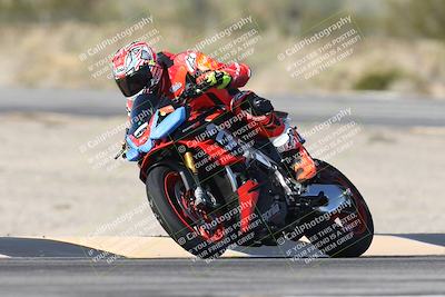 media/Dec-01-2025-Moto Forza (Mon) [[2daa91e15f]]/1-Advanced Group/Session 3 (Turn 3)/